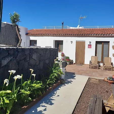 Bellas, Adeje Nyaraló *